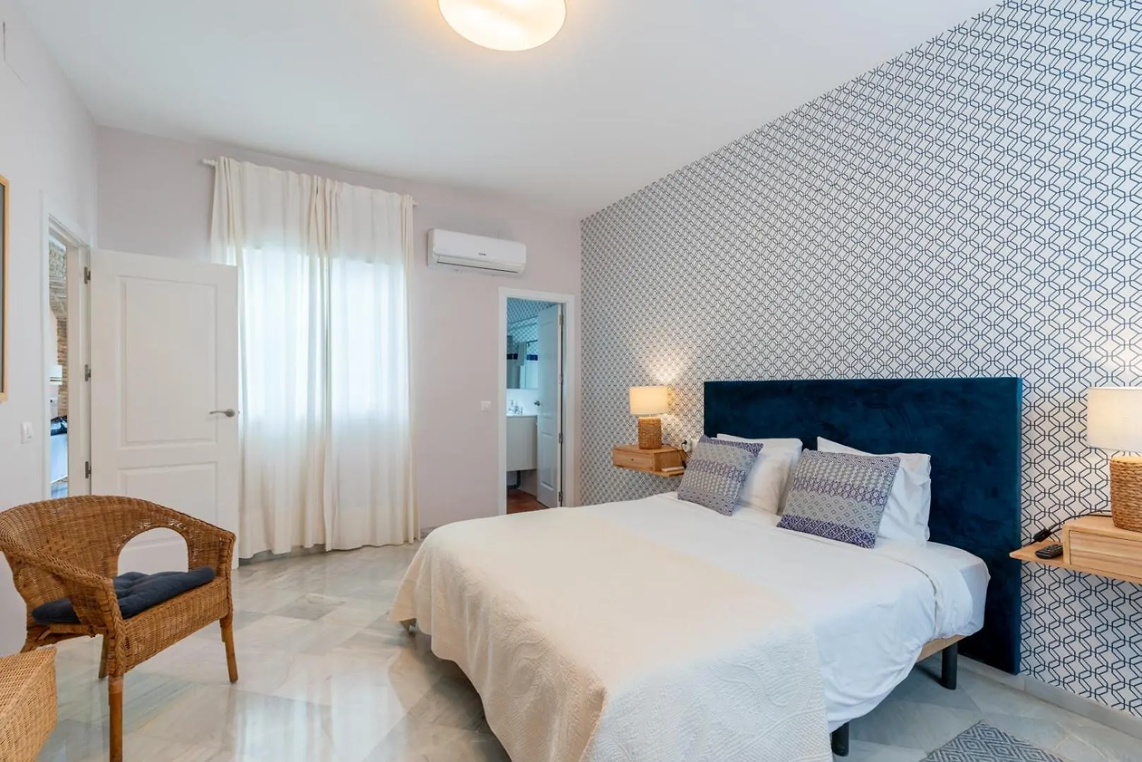 Apartment Atgr Luminoso Atico Con Terraza, Calle Antonia Diaz Seville