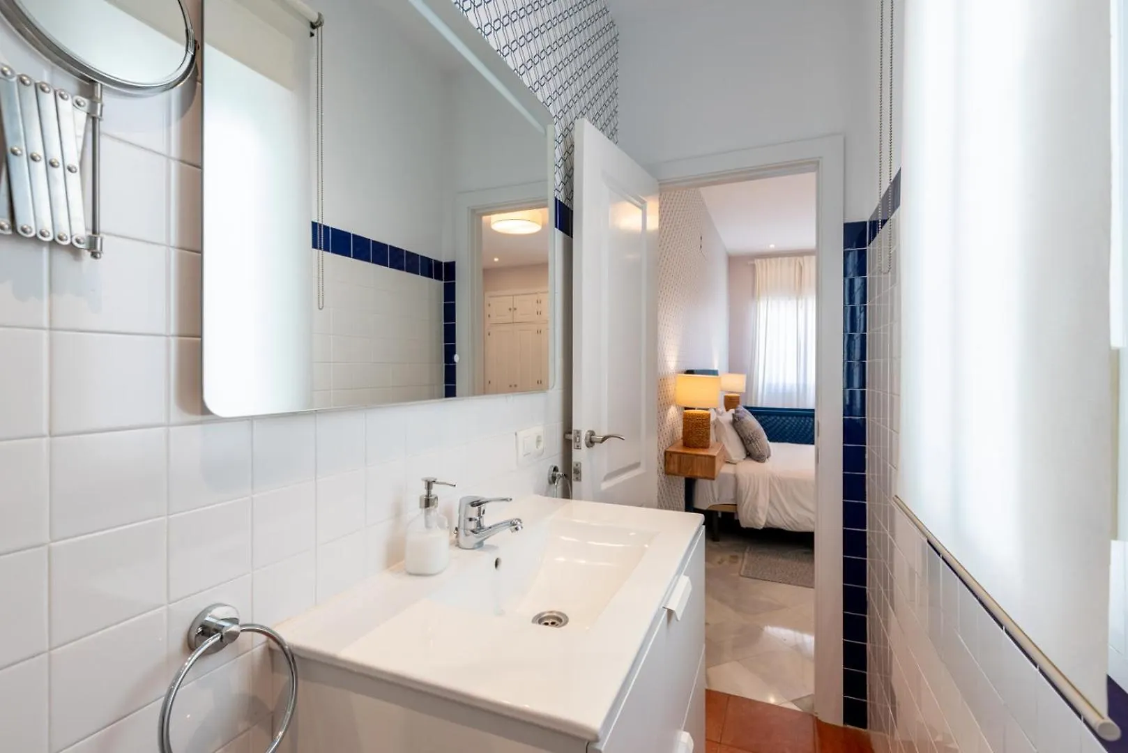 Apartment Atgr Luminoso Atico Con Terraza, Calle Antonia Diaz Seville
