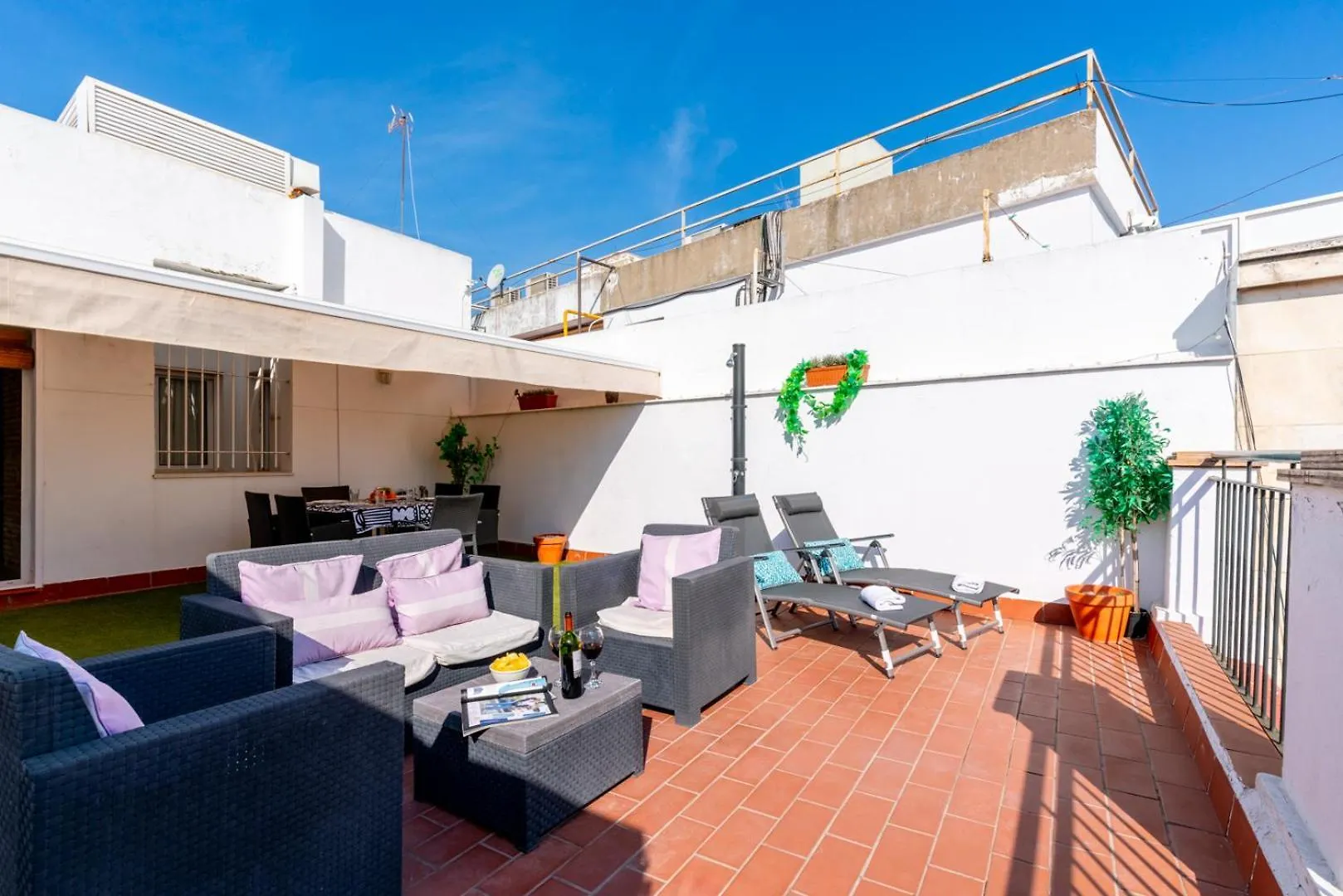 Apartment Atgr Luminoso Atico Con Terraza, Calle Antonia Diaz Seville